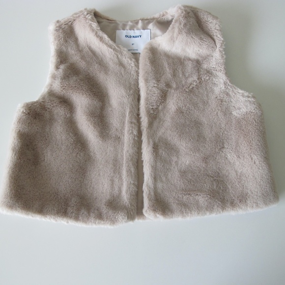 Toddler Girl's Old Navy Fur Vest Size 5T  GUC - Picture 2 of 5